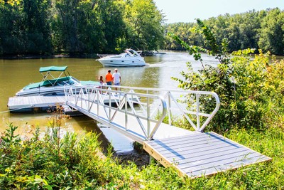 Heavy duty aluminum floating dock with our pile platform as a shore hitch
