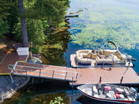 Our pile platform serves as the shore hitch for this heavy duty aluminum floating dock