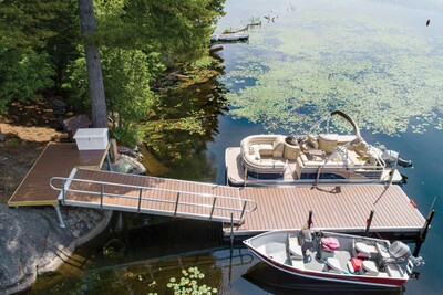 Our pile platform serves as the shore hitch for this heavy duty aluminum floating dock