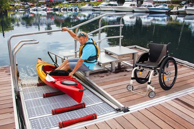 Heavy duty aluminum commercial kayak launch with ADA transfer platform