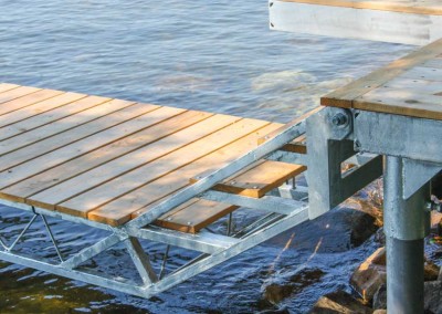 Our shoreside platform used as a shore hitch for this articulating dock