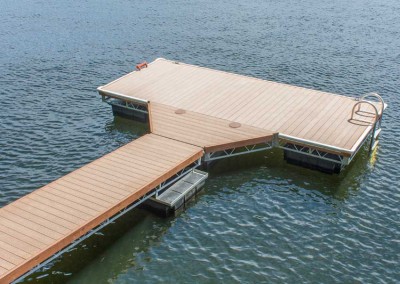 Steel truss floating dock with composite decking