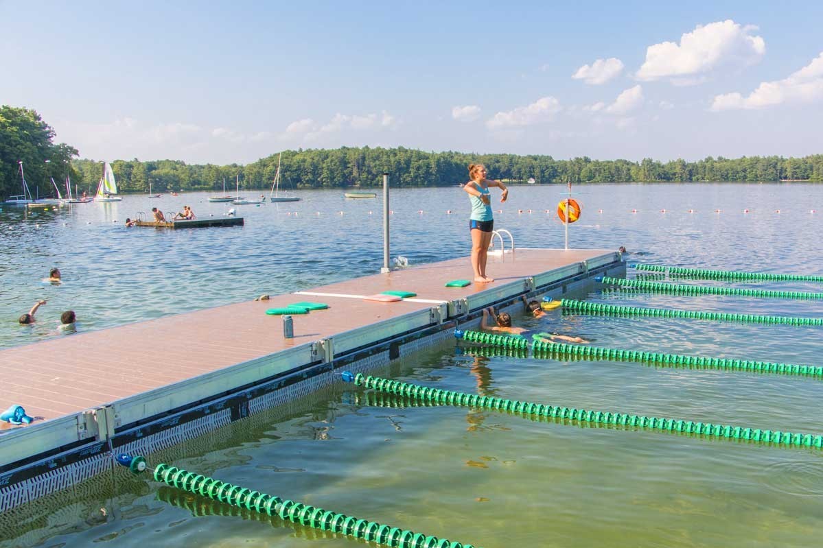Floating heavy-duty aluminum docks for a public pond